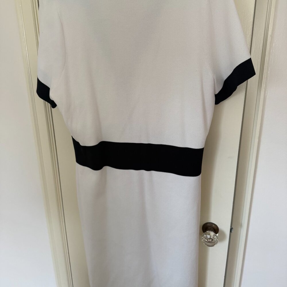 Eloquii short sleeve sweater dress, white with black details size 18 / 20 - Picture 3 of 5